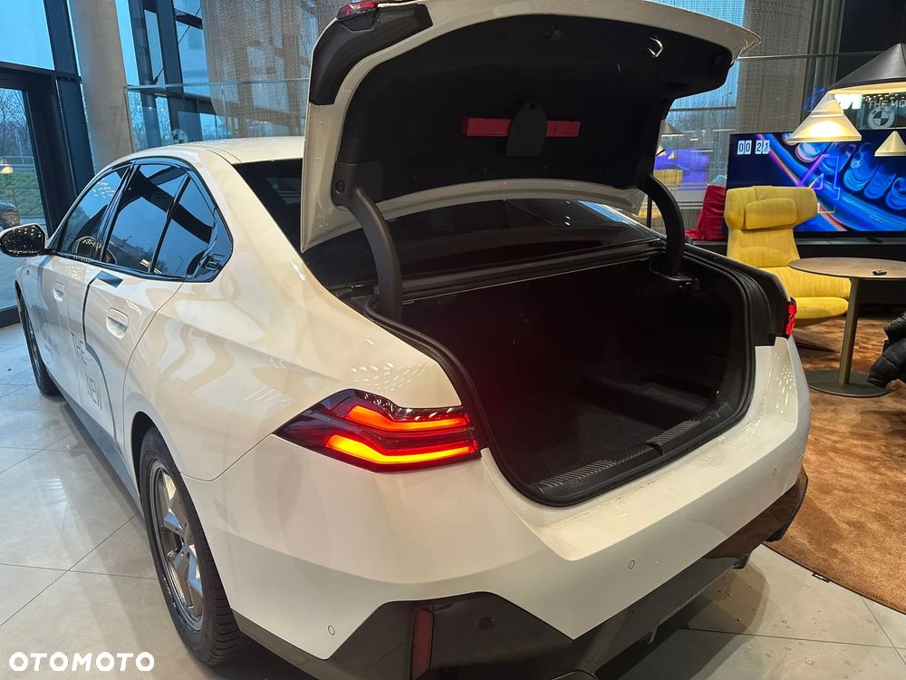 BMW Seria 5 520d mHEV M Sport - 27