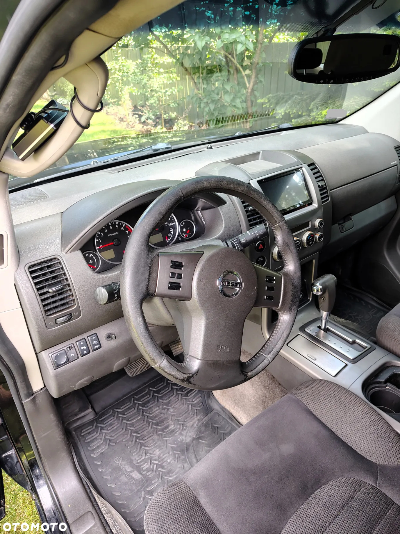 Nissan Pathfinder 4.0 V6 LE - 24