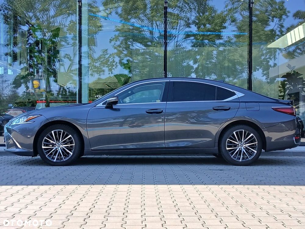 Lexus ES 300h Business Edition - 3