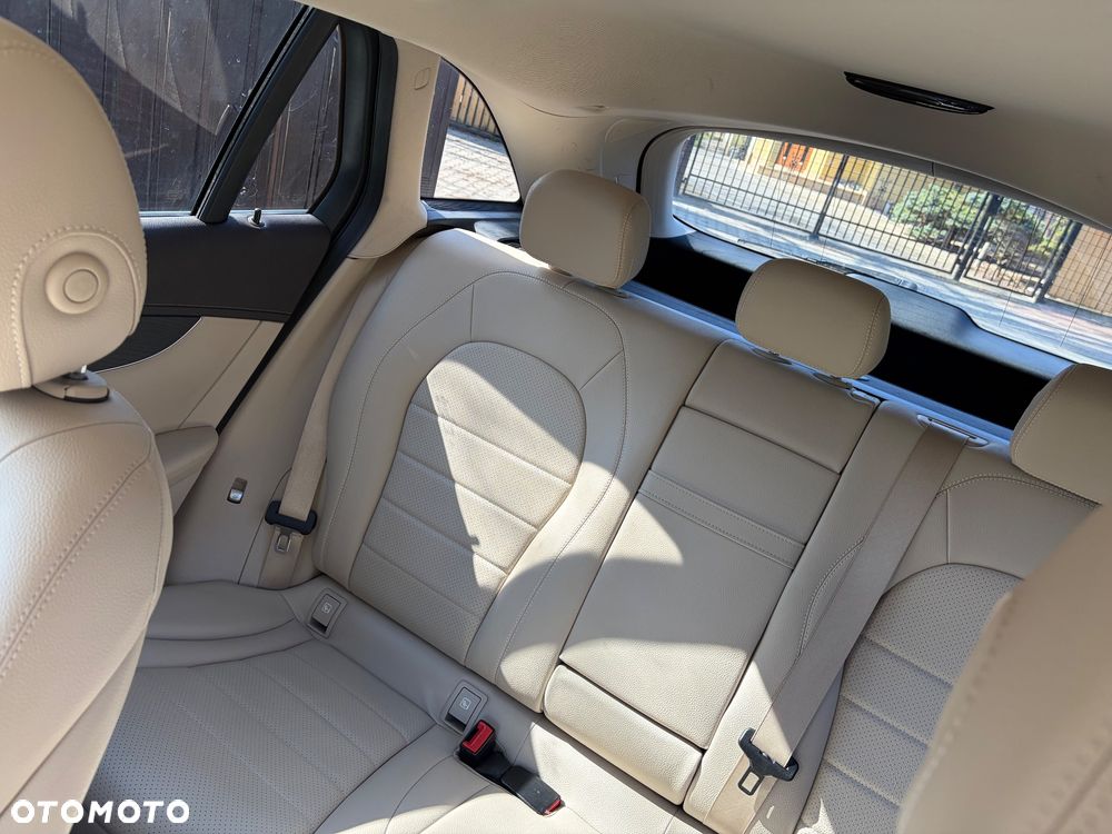 Mercedes-Benz GLC - 16