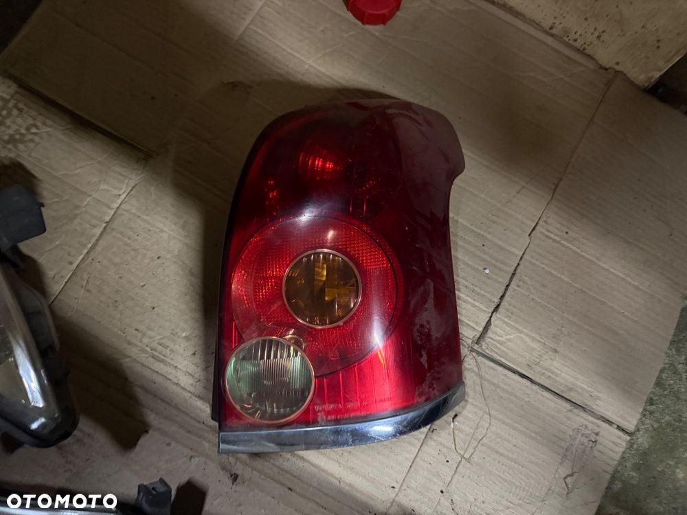 Lampa tylna prawa, lewa Toyota Avensis T25 Combi 05-09r. - 2