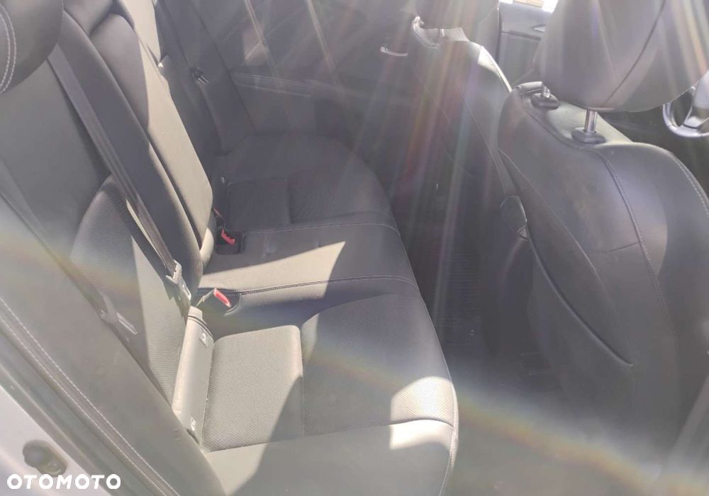 Toyota Avensis - 10