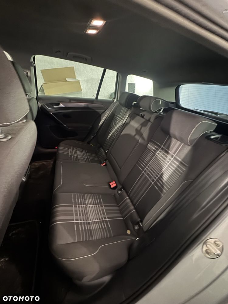 Volkswagen Golf 1.6 TDI BlueMotion Comfortline - 15