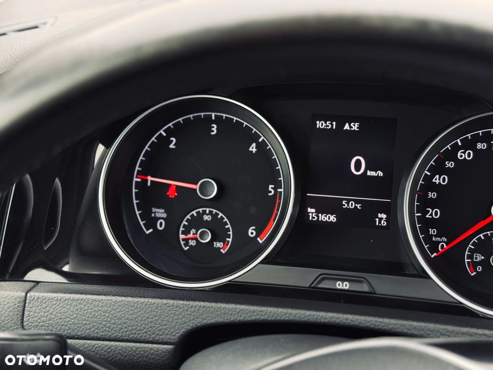 Volkswagen Golf - 33