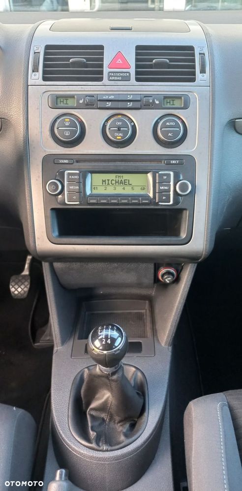 Volkswagen Touran - 10