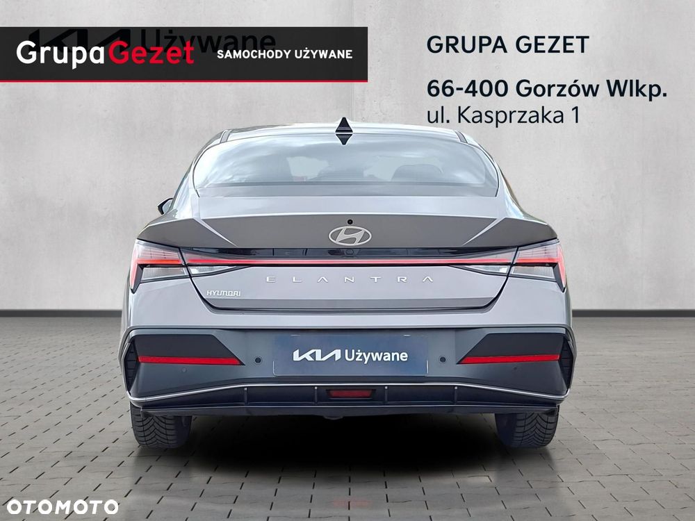 Hyundai Elantra - 4