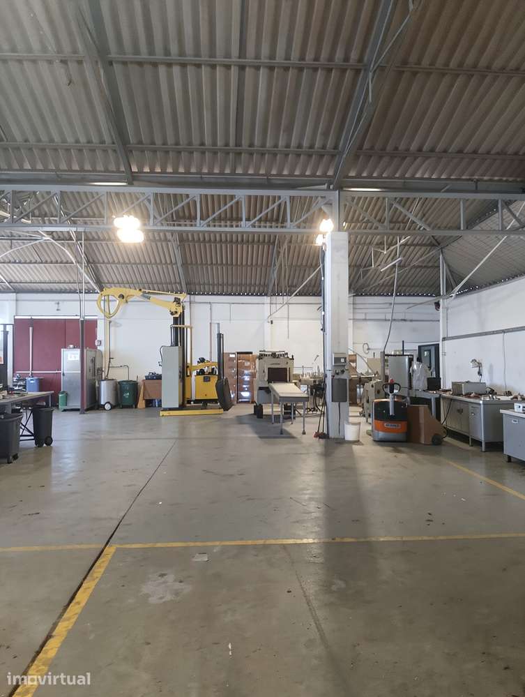 ARMAZÉM C/ LICENÇA INDUSTRIAL  1800M2 A 1KM DA ROTUNDA A29 ESPINHO - Grande imagem: 3/7