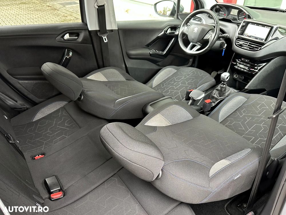 Peugeot 2008 - 12