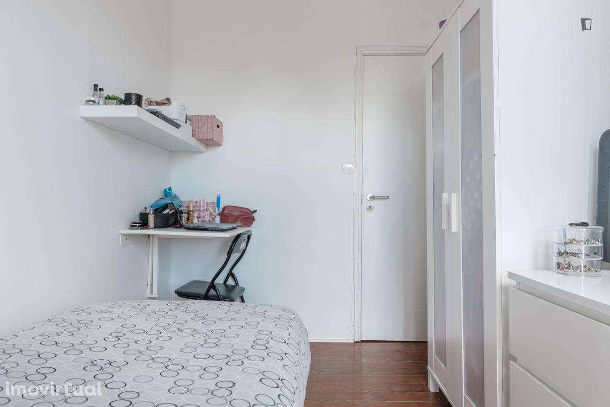 Quarto - localizado em Arroios Lisbon - Grande imagem: 4/16
