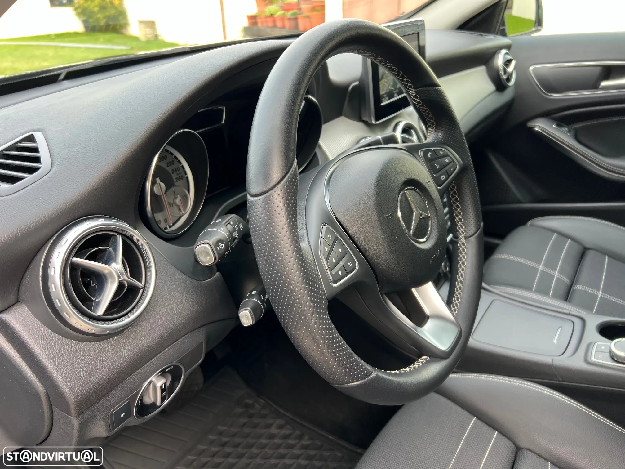 Mercedes-Benz GLA 220 d 7G-DCT Urban - 25