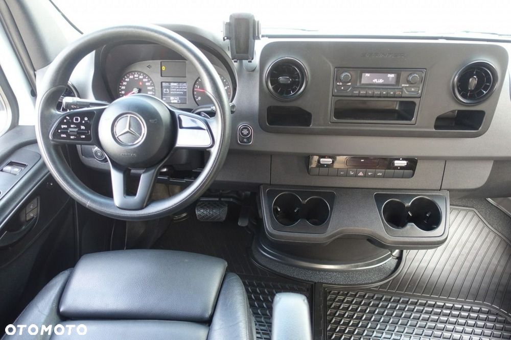 Mercedes-Benz Sprinter - 21