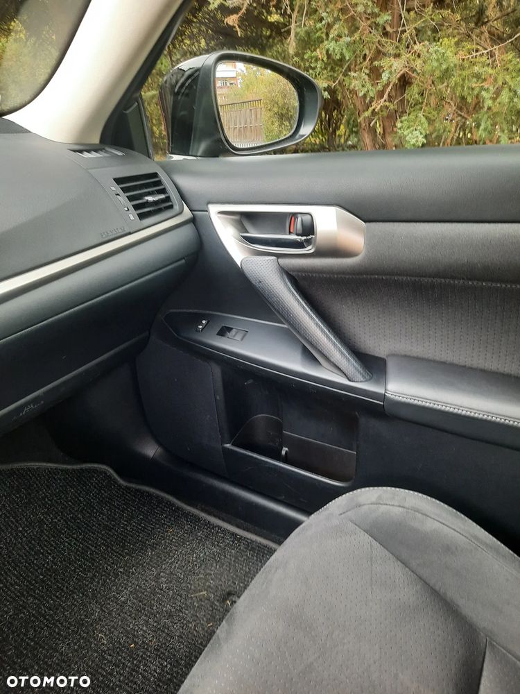 Lexus CT - 10