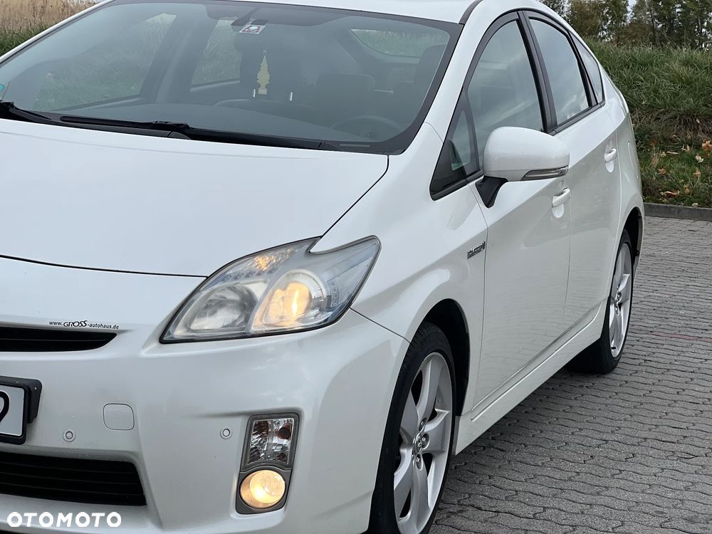 Toyota Prius (Hybrid) Executive - 15
