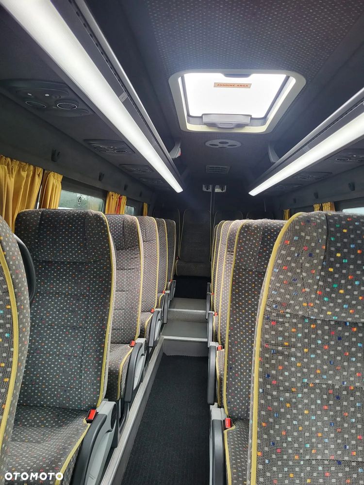 Volkswagen Crafter 24 - miejsca + 3 stojące - 12