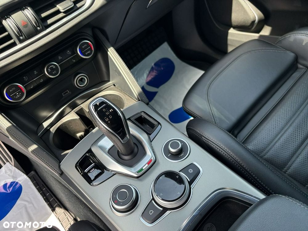 Alfa Romeo Stelvio - 14