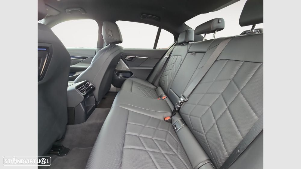 BMW 530 e Pack Desportivo M - 14