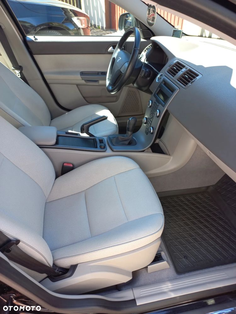 Volvo S40 2.0 - 12