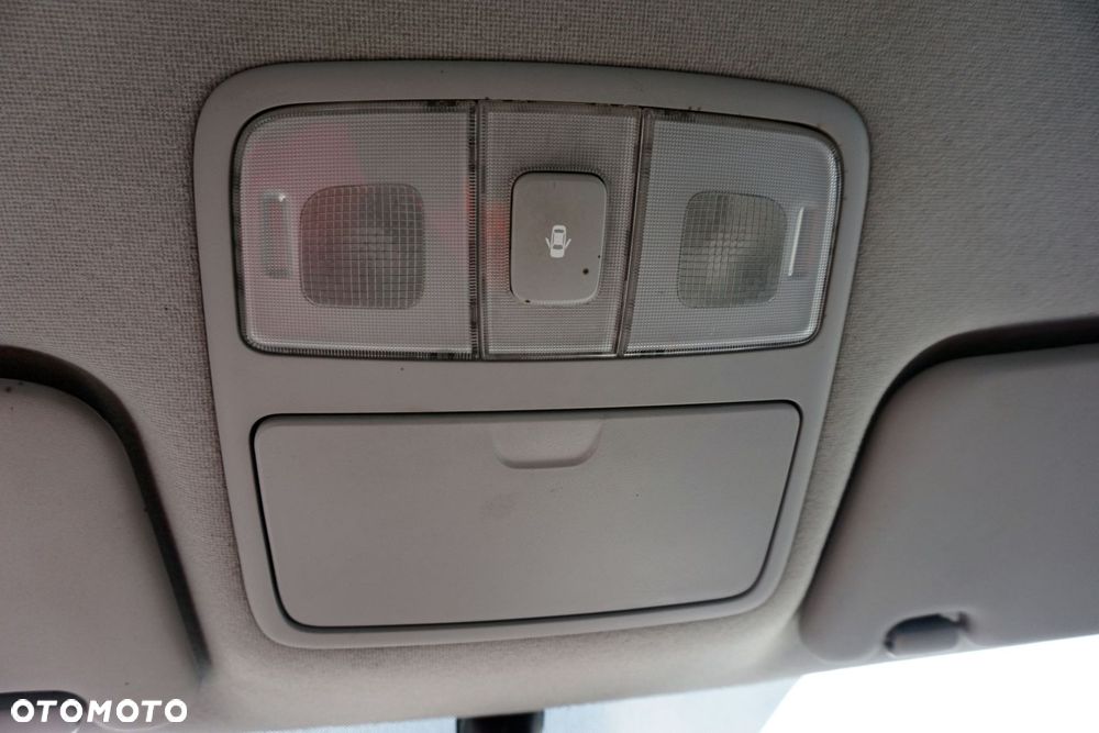 LAMPKA PODSUFITKI PRZEDNIA OŚWIETLENIE KABINY I30 I 92800-2L100-TX HYUNDAI 2007-2010 - 1