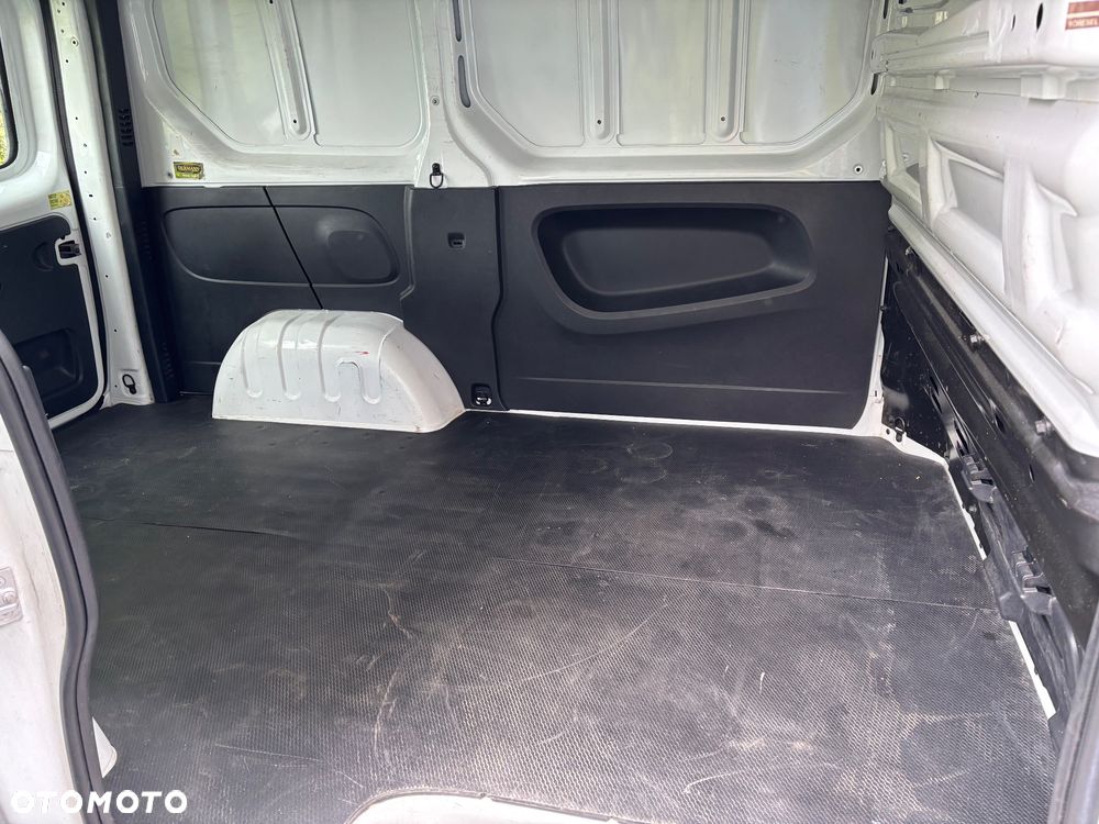 Opel Vivaro - 10