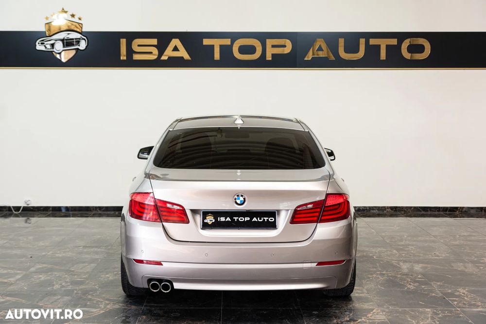 BMW Seria 5 525d xDrive - 32