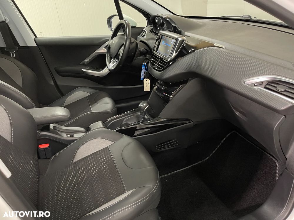 Peugeot 2008 BlueHDi FAP 120 STOP & START EAT6 Allure - 11