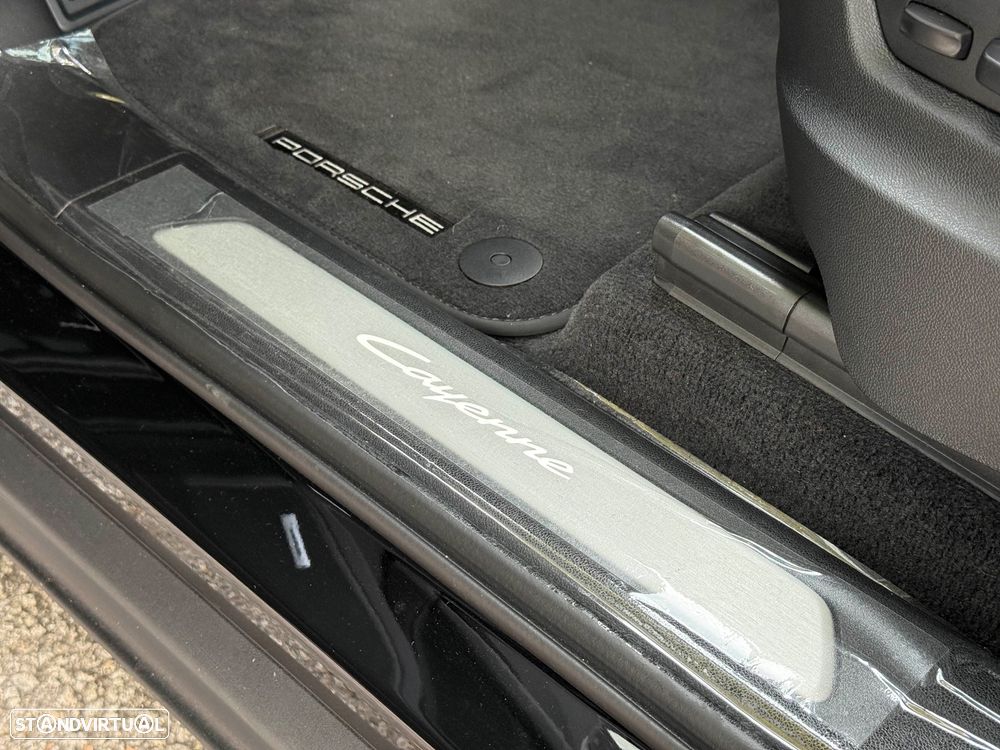 Porsche Cayenne Coupé E-Hybrid - 23