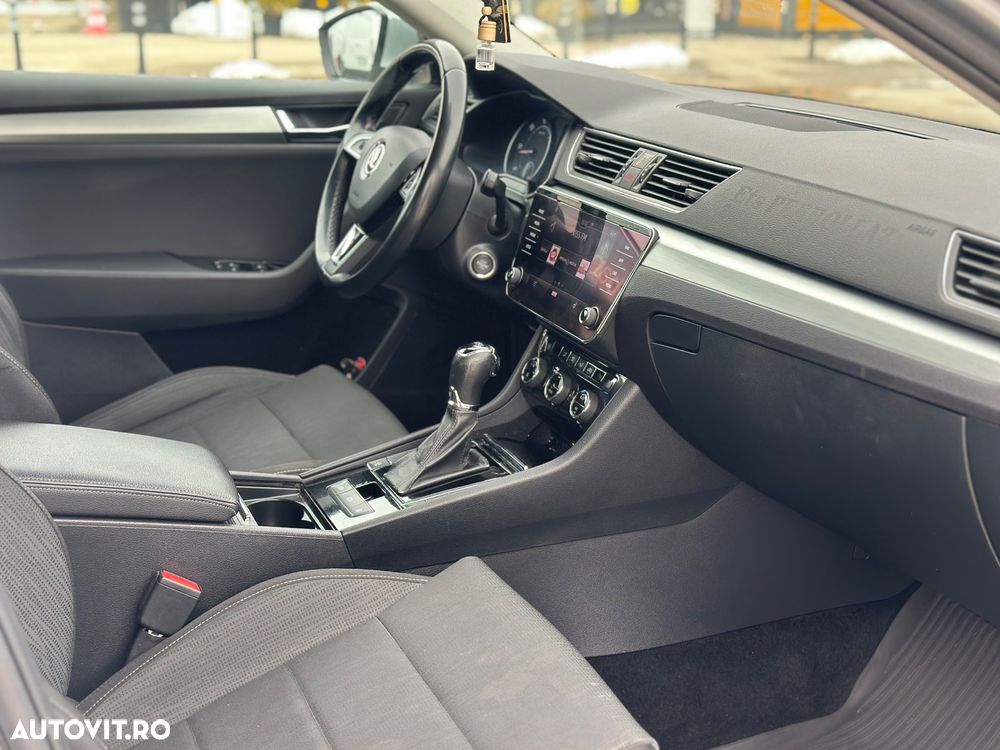 Skoda Superb 2.0 TDI DSG Style - 9