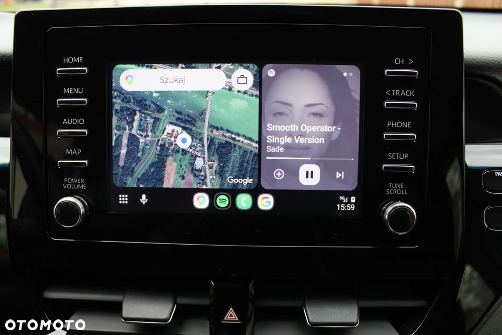 Toyota Camry 2.5 Hybrid Comfort CVT - 24