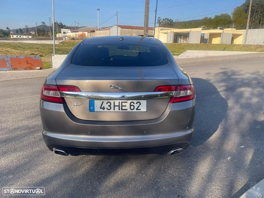 Jaguar XF - 11