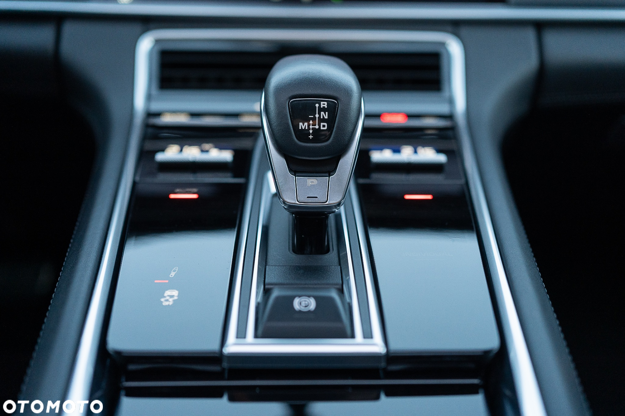 Porsche Panamera 4 E-Hybrid 10 Years Edition - 18