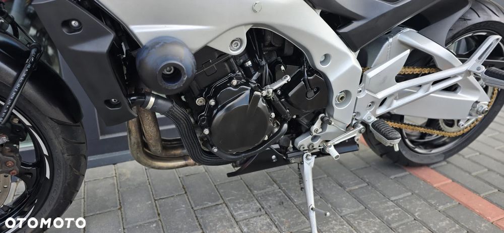 Suzuki GSR - 31