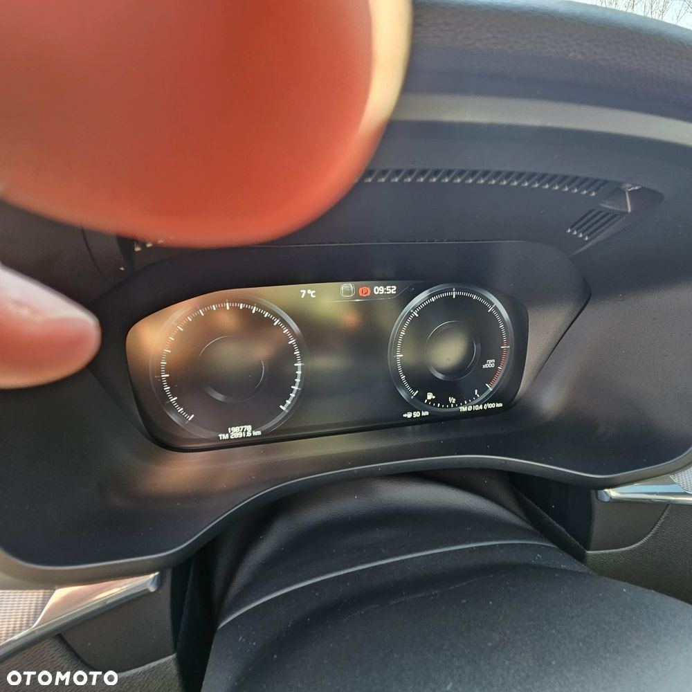 Volvo XC 60 D4 AWD R-Design - 4