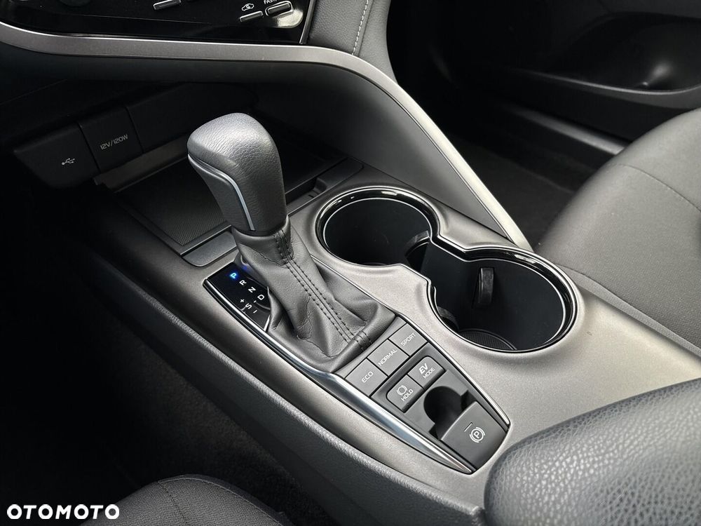 Toyota Camry 2.5 Hybrid Comfort CVT - 26