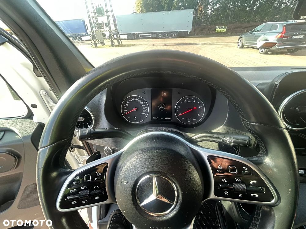 Mercedes-Benz Sprinter 319 - 19