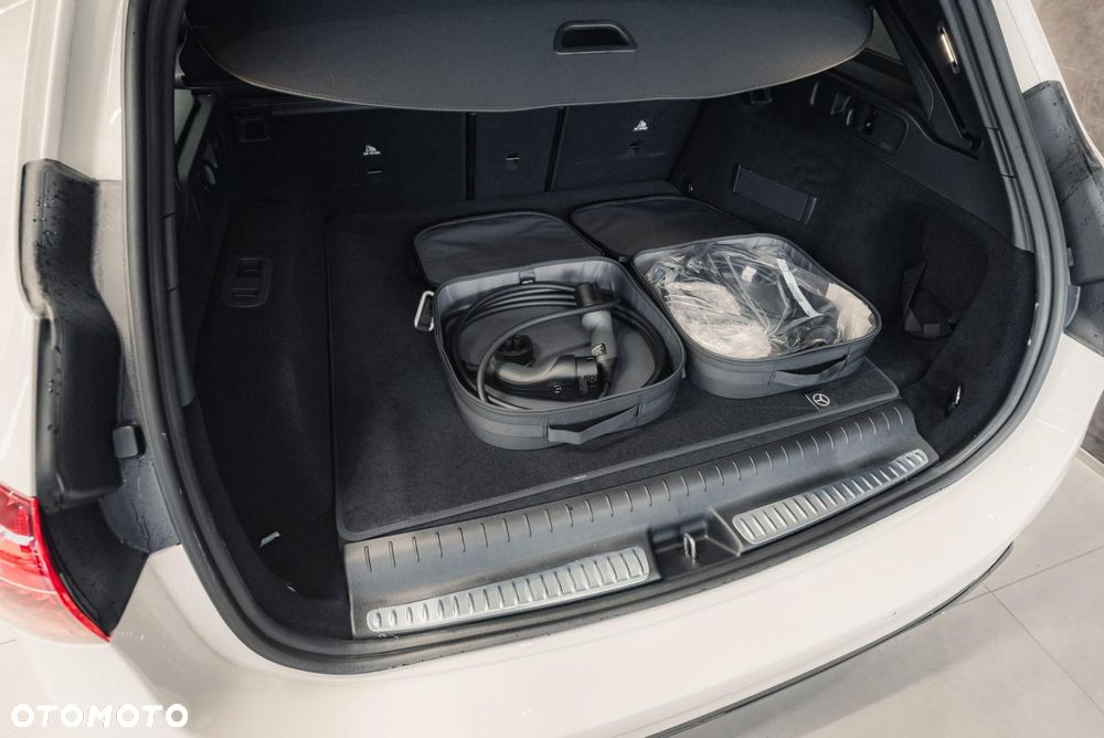 Mercedes-Benz Klasa C 300 de PHEV 4-Matic AMG - 36
