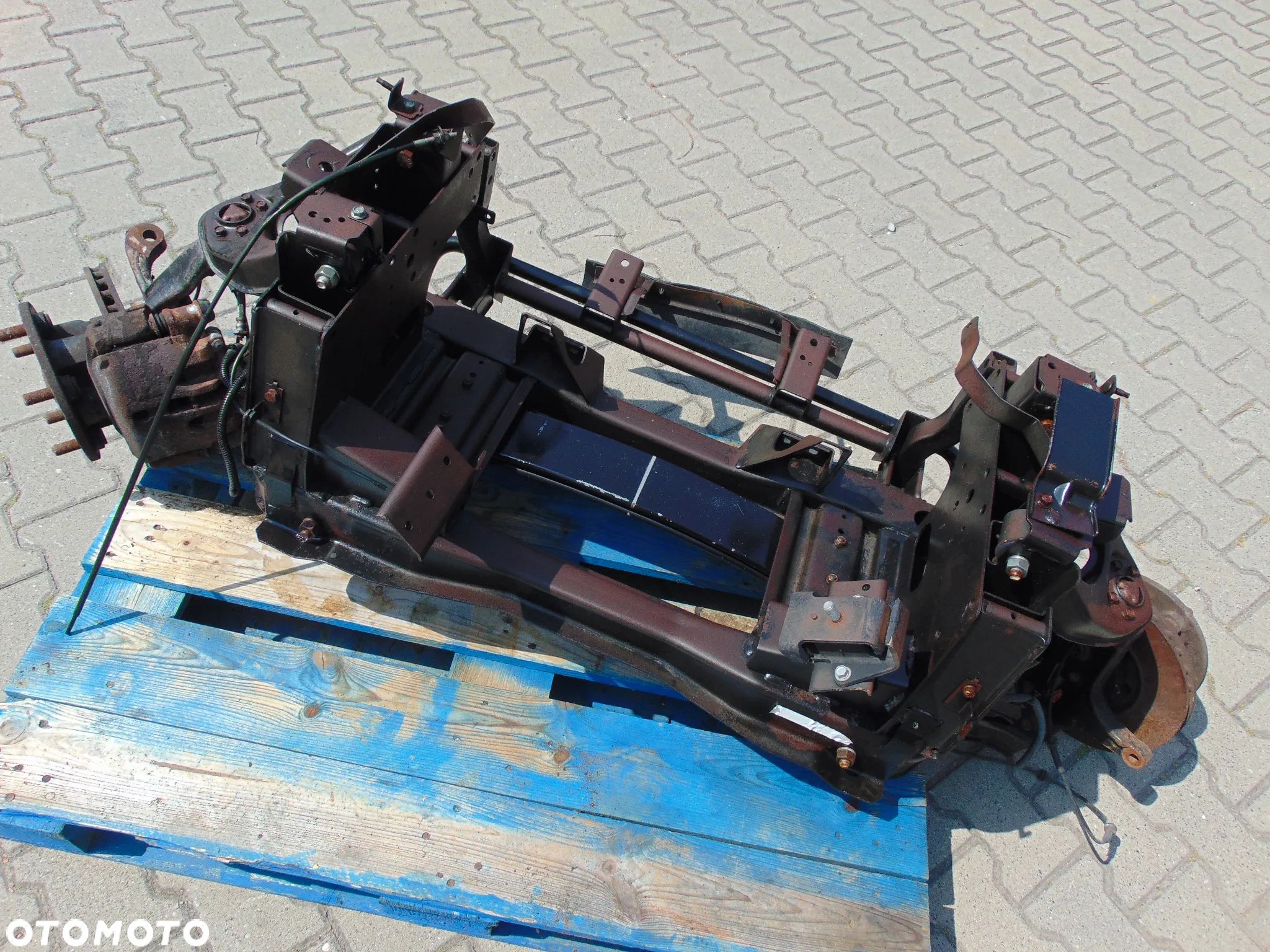 RENAULT MAXITY, NISSAN CABSTAR zawieszenie przednie KPL - 1