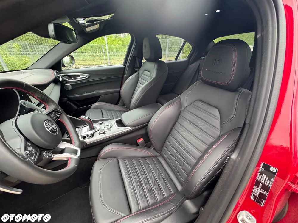 Alfa Romeo Giulia 2.0 Turbo Competizione Q4 - 11