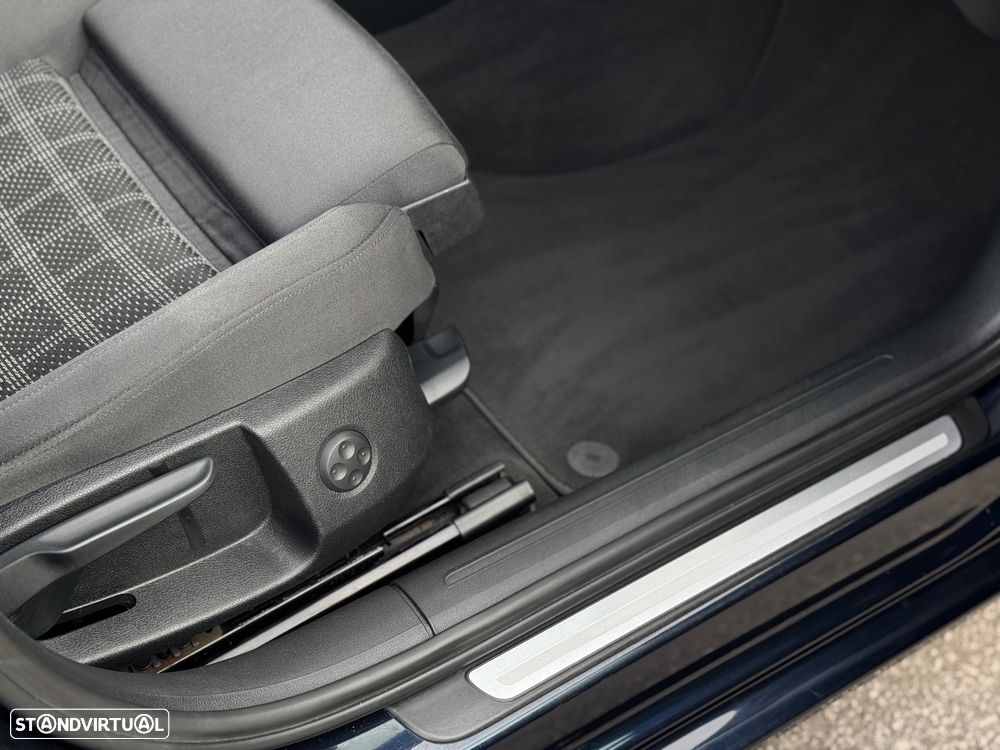 Audi A4 2.0 TDI DPF quattro Attraction - 20