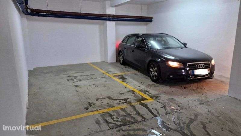 2 lugares de estacionamento em garagem no Cacem - Grande imagem: 2/6