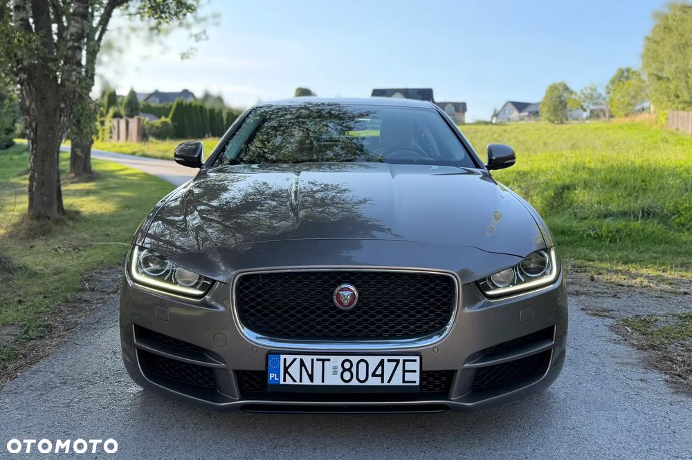 Jaguar XE D180 R-Dynamic S - 3