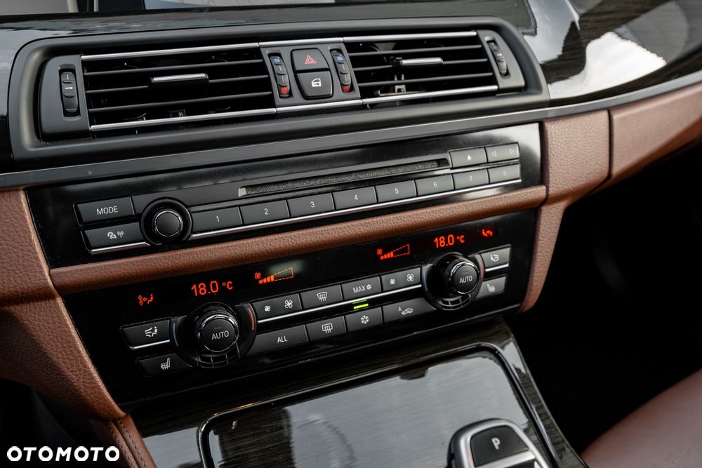 BMW Seria 5 M550d xDrive - 33