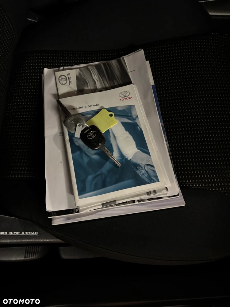 Toyota Avensis 1.8 VVT-i Executive - 28