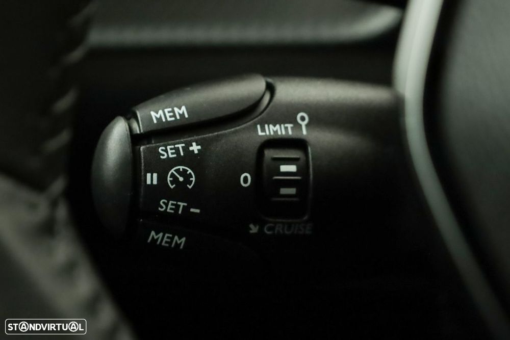 Peugeot e-2008 54 kWh Allure - 19