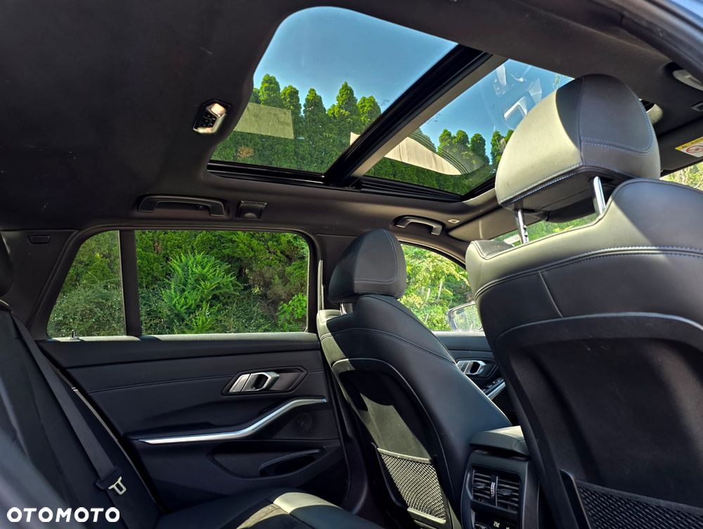 BMW Seria 3 330e xDrive M Sport sport - 19