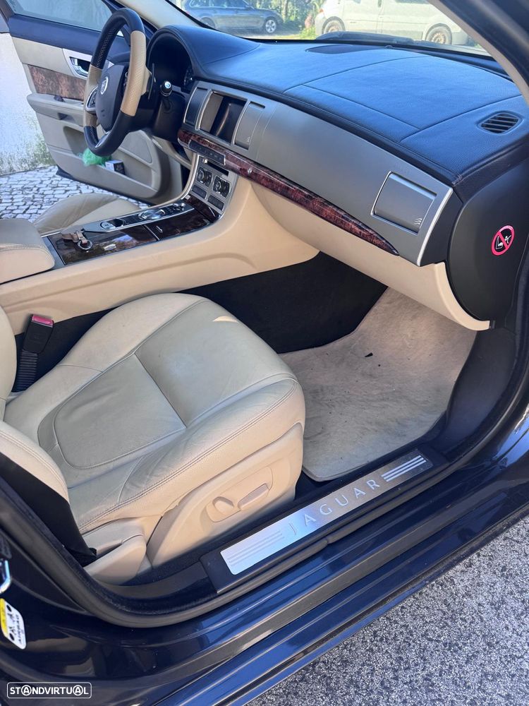 Jaguar XF Sportbrake 2.2 - 10