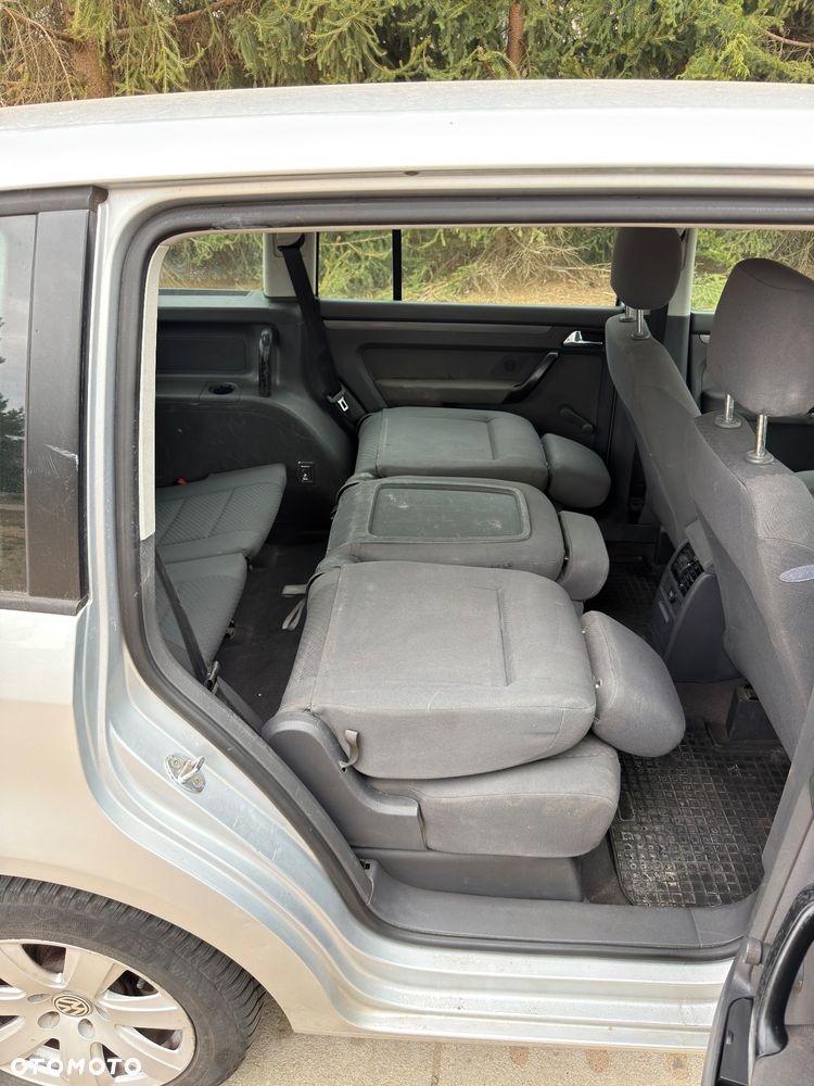 Volkswagen Touran - 16