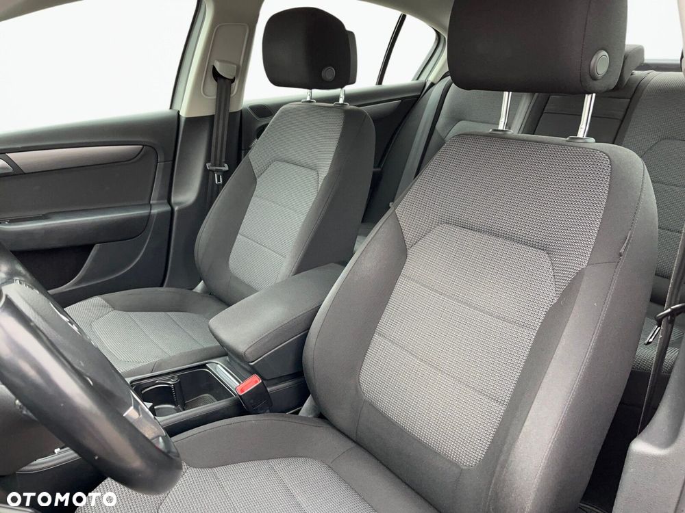 Volkswagen Passat - 13