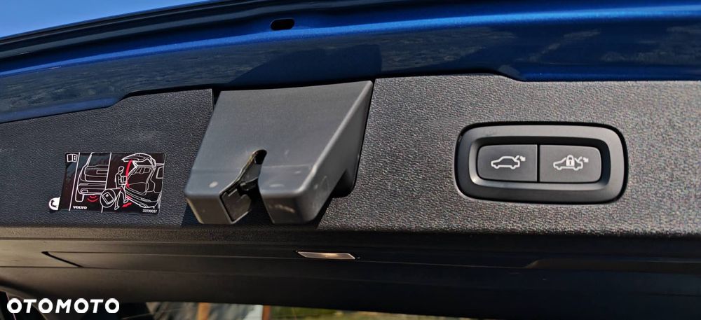 Volvo V60 D4 AWD R-Design - 37