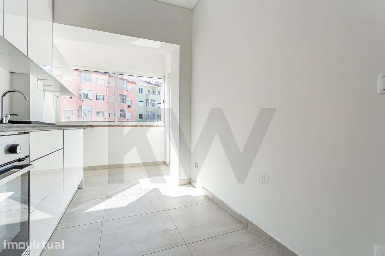 T2 Totalmente Remodelado | 2 Varandas | Excelente Localização em Setúb - Grande imagem: 2/29