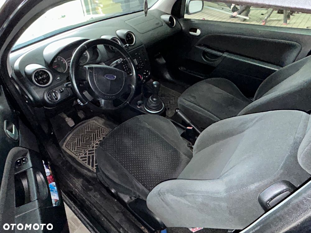 Ford Fiesta 2004 photo 5